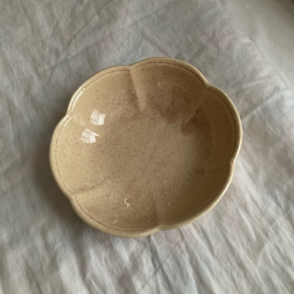 McCoy Charming Beige Flower-Shaped Bowl